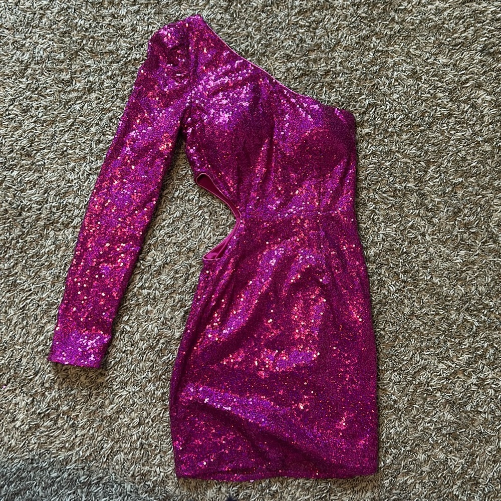 Lulu’s one shoulder pink sequin cut out homecoming dress size XS